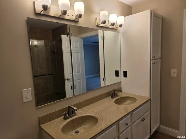 $449,000 | 7289 North Whippoorwill Lane, Peoria, IL 61614