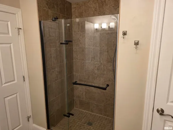 $449,000 | 7289 North Whippoorwill Lane, Peoria, IL 61614