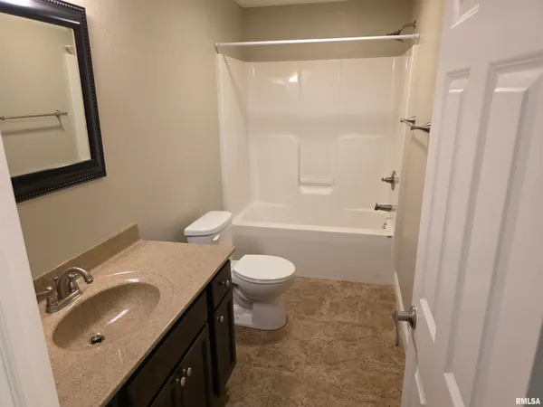 $449,000 | 7289 North Whippoorwill Lane, Peoria, IL 61614