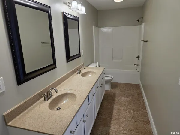 $449,000 | 7289 North Whippoorwill Lane, Peoria, IL 61614