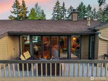$1,135,000 | 17434 Northeast 40th Place, Unit C5, Redmond, WA 98052
