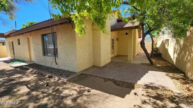 $2,100 | 211 East Tremaine Avenue, Gilbert, AZ 85234