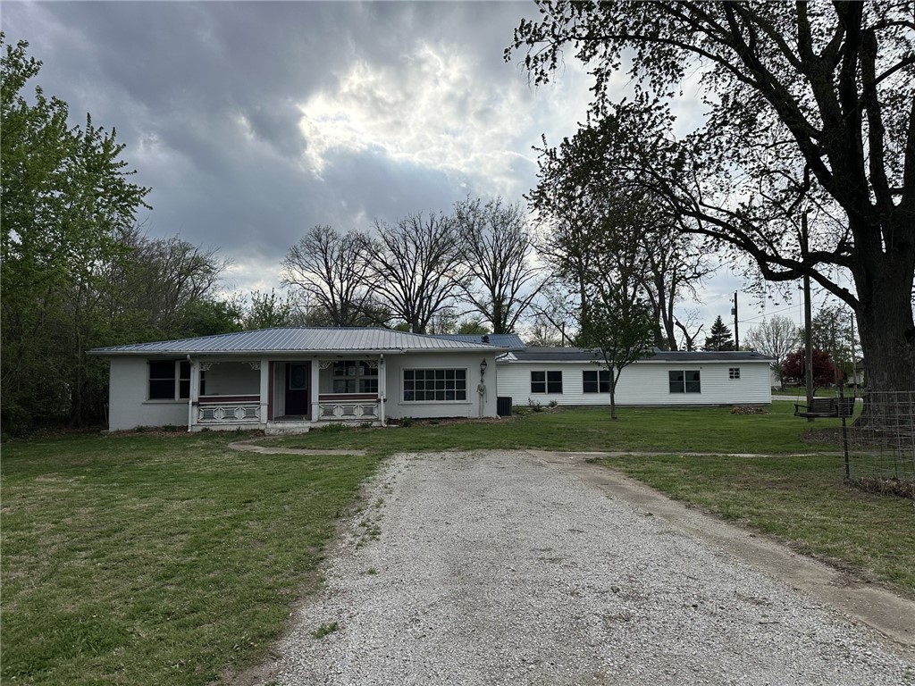 1735 St Louis Bridge Road Decatur, IL 62521 - Photo 7 of 28 white house