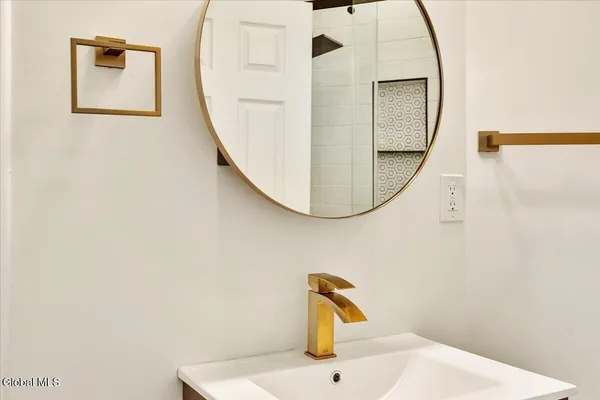 $1,750 | 149 Jay Street, Unit 1, Albany, NY 12210