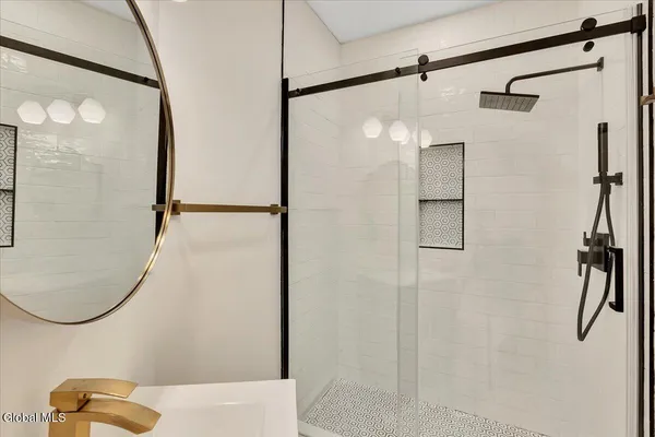 $1,750 | 149 Jay Street, Unit 1, Albany, NY 12210