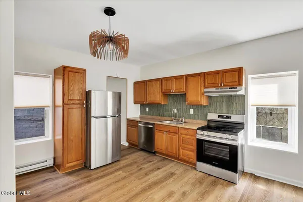 $1,750 | 149 Jay Street, Unit 1, Albany, NY 12210