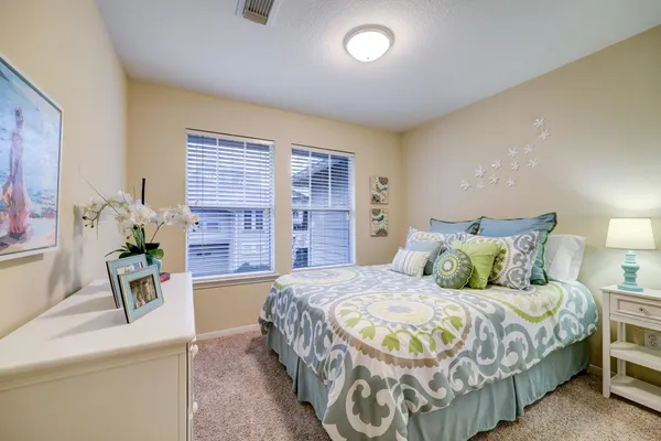 $2,200 | 10 Stone Creek Place, The Woodlands, TX 77382