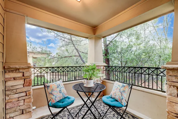 $2,200 | 10 Stone Creek Place, The Woodlands, TX 77382