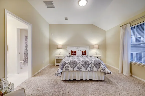 $2,200 | 10 Stone Creek Place, The Woodlands, TX 77382