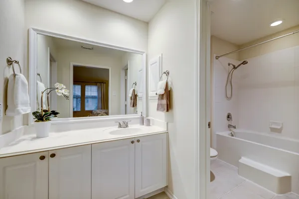 $2,200 | 10 Stone Creek Place, The Woodlands, TX 77382