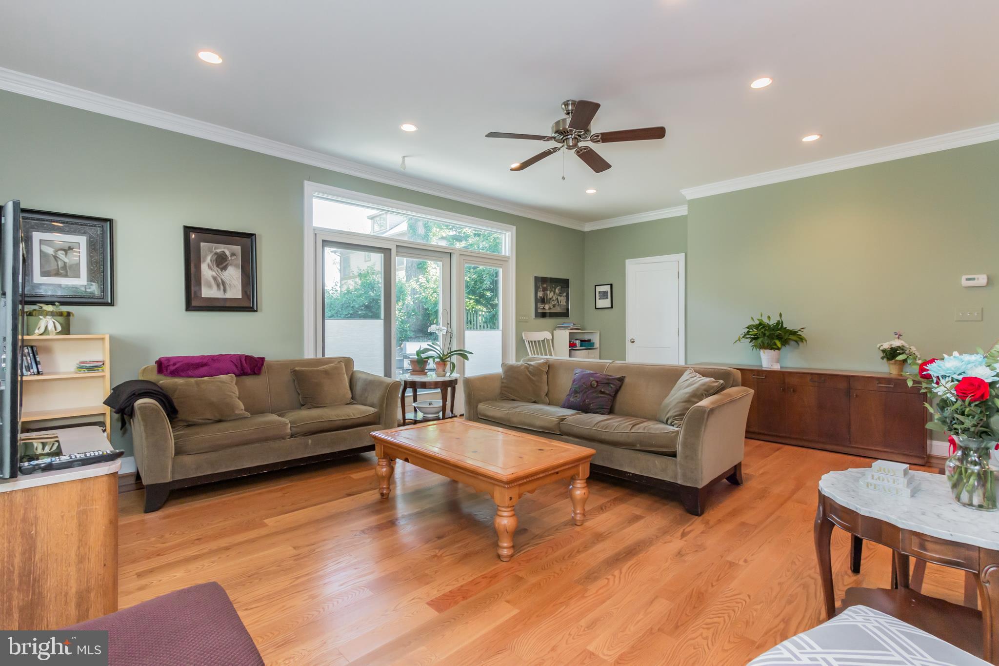 6403 Stoneham Road Bethesda, MD 20817 - Photo 6 of 30 Gallery Image 6