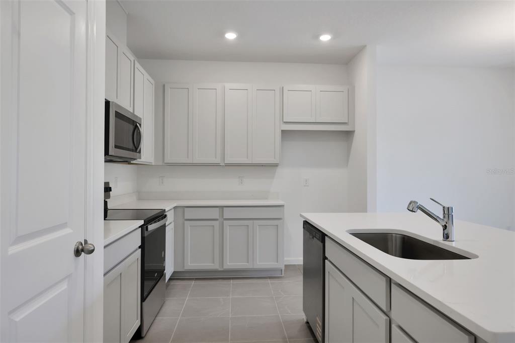 2920 Supermarine Road Tavares, FL 32778 - Photo 11 of 26