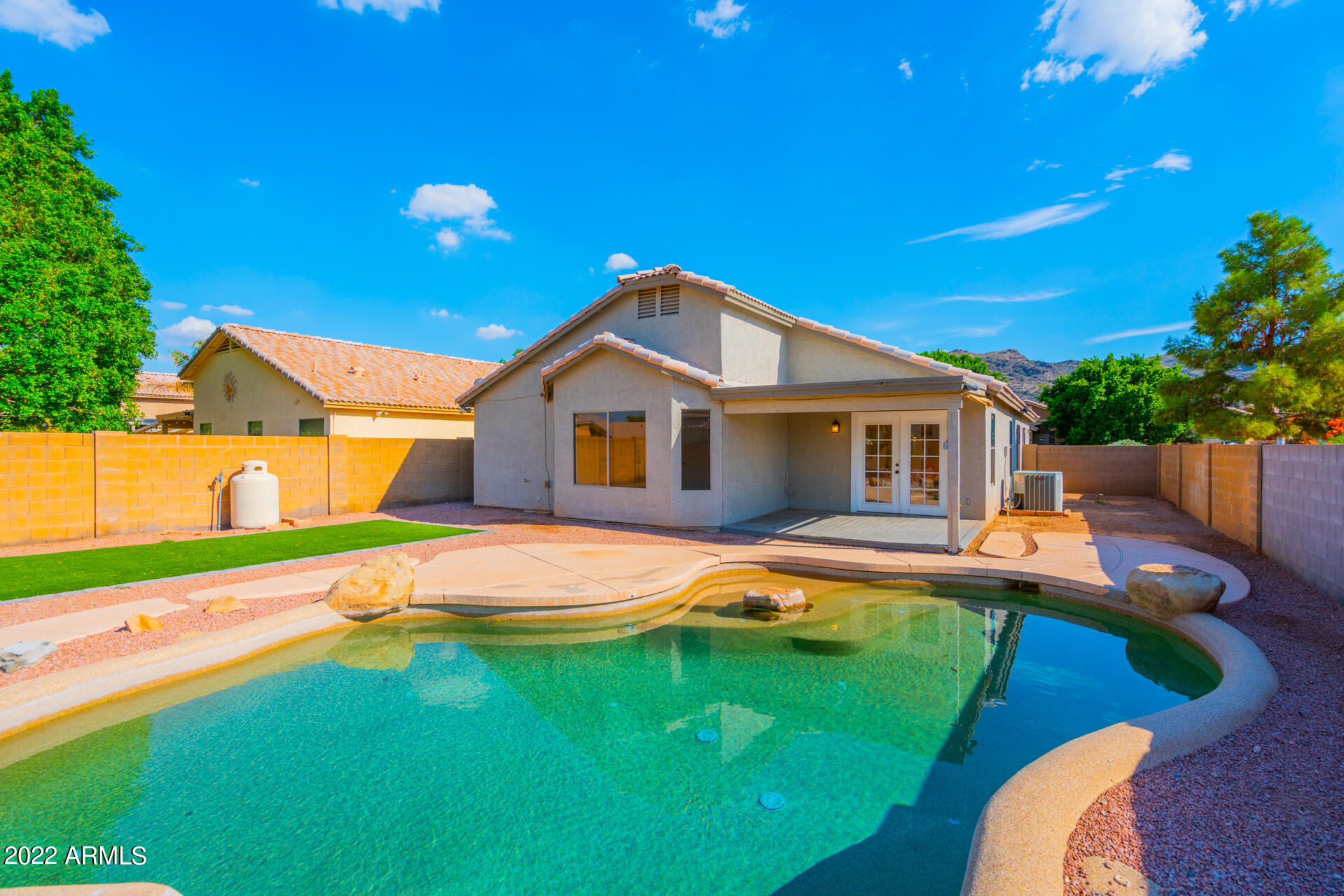 2606 East Beverly Road Phoenix, AZ 85042 - Photo 7 of 28 listing_5