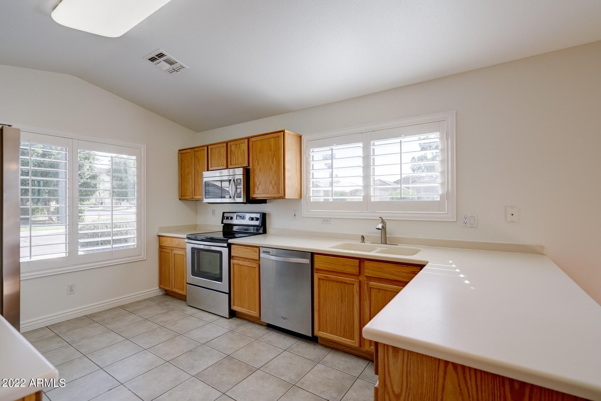 2606 East Beverly Road Phoenix, AZ 85042 - Photo 9 of 28 listing_6
