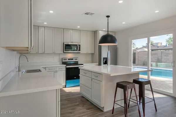 $3,150 | 2333 East Paradise Drive, Phoenix, AZ 85028