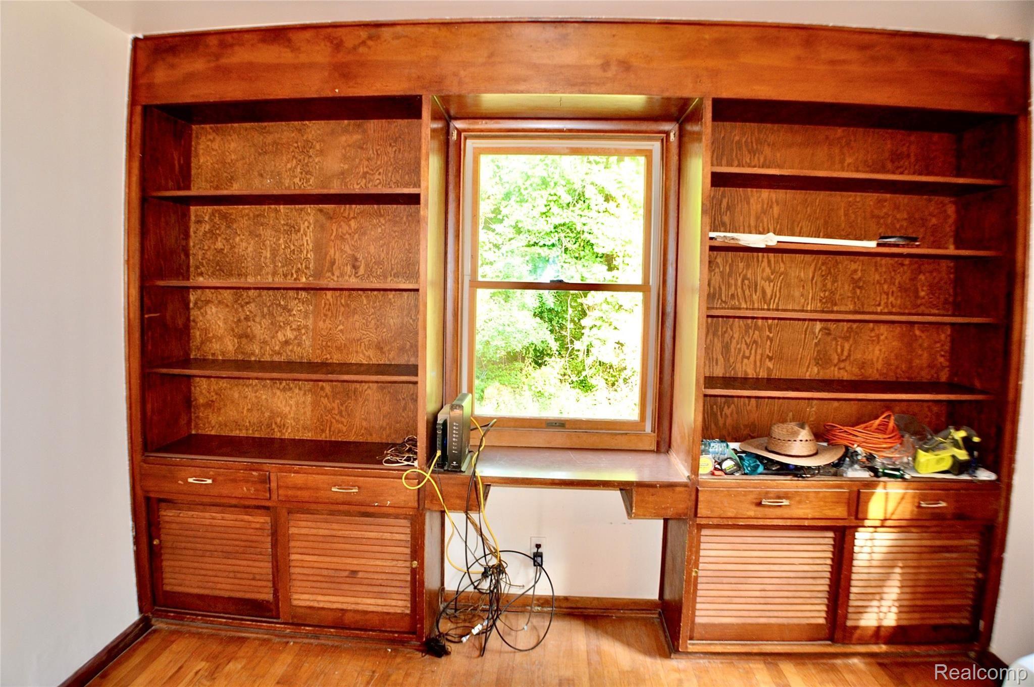 Built In Book Shelves