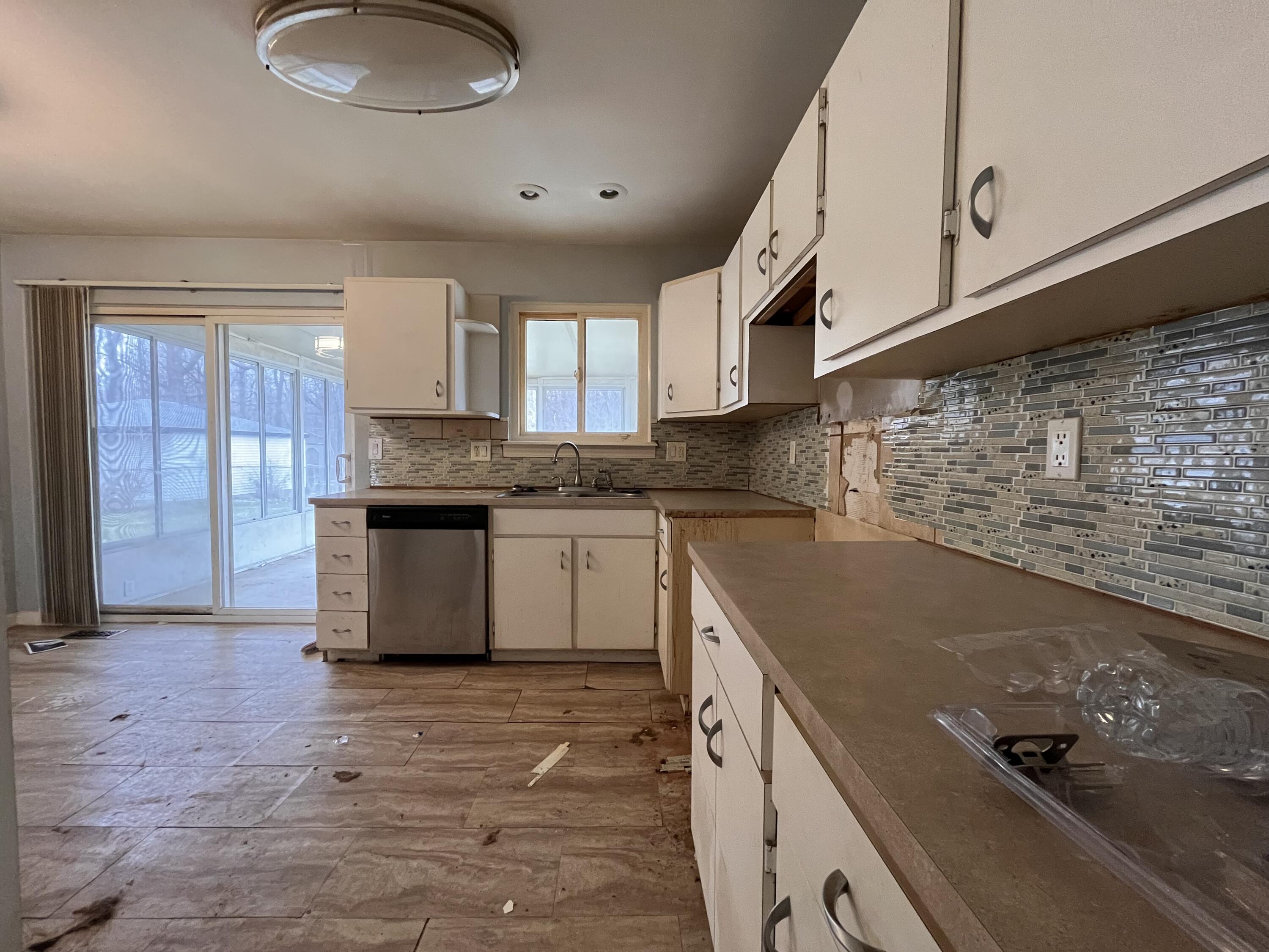 29934 Spain Street Romulus, MI 48174 - Photo 3 of 17 IMG_2825