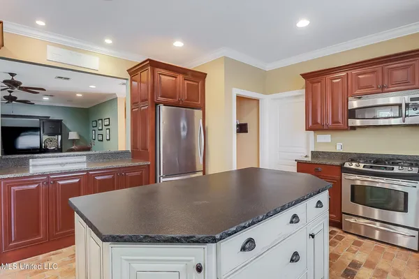 $649,900 | 216 Courtenay Avenue, Pass Christian, MS 39571