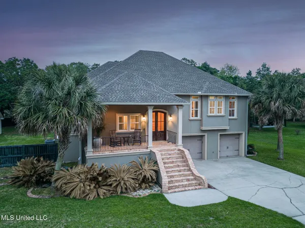 $649,900 | 216 Courtenay Avenue, Pass Christian, MS 39571