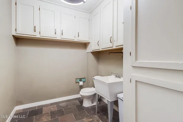 $649,900 | 216 Courtenay Avenue, Pass Christian, MS 39571