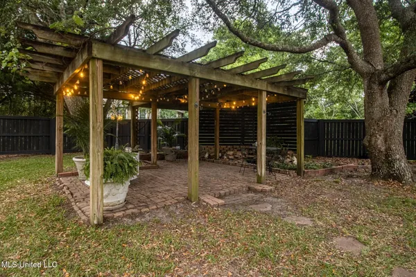 $649,900 | 216 Courtenay Avenue, Pass Christian, MS 39571