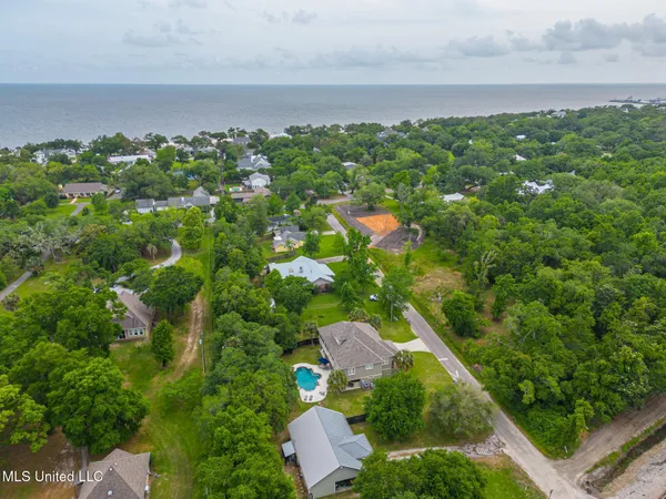 $649,900 | 216 Courtenay Avenue, Pass Christian, MS 39571