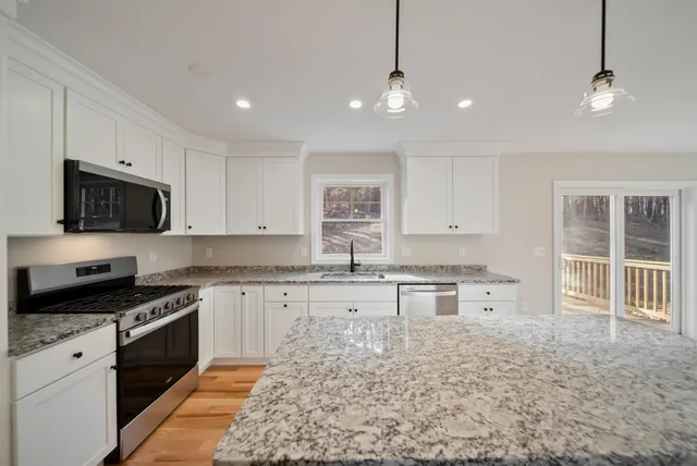 $644,900 | 53 A Kimball Hill Road, Hudson, NH 03051