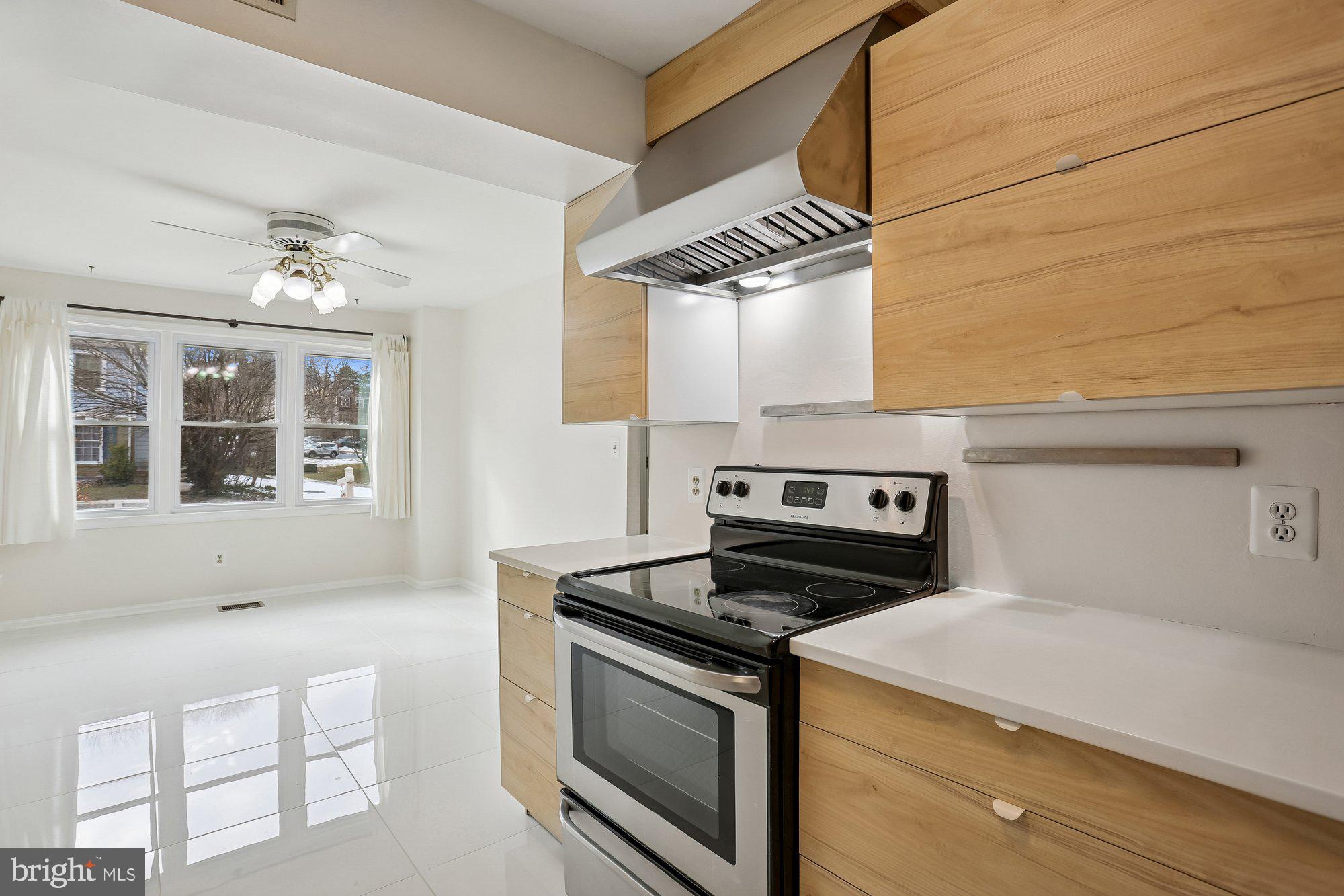 32 Oak Shade Road Gaithersburg, MD 20878 - Photo 11 of 30 Kitchen