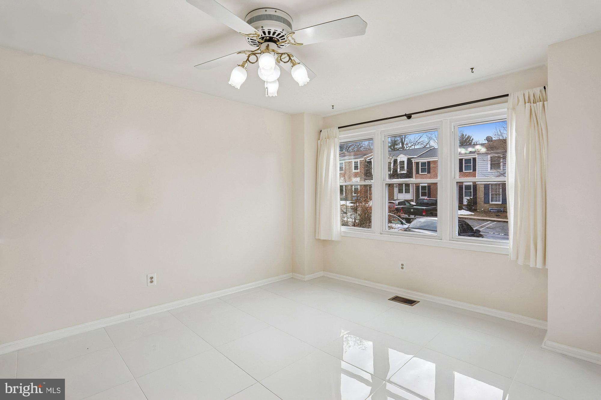 32 Oak Shade Road Gaithersburg, MD 20878 - Photo 12 of 30 Breakfast Area