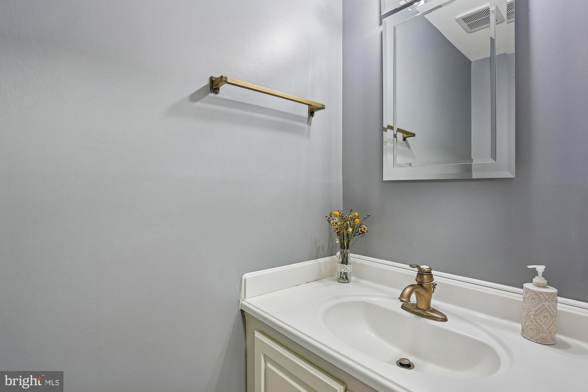 32 Oak Shade Road Gaithersburg, MD 20878 - Photo 14 of 30 Powder Room