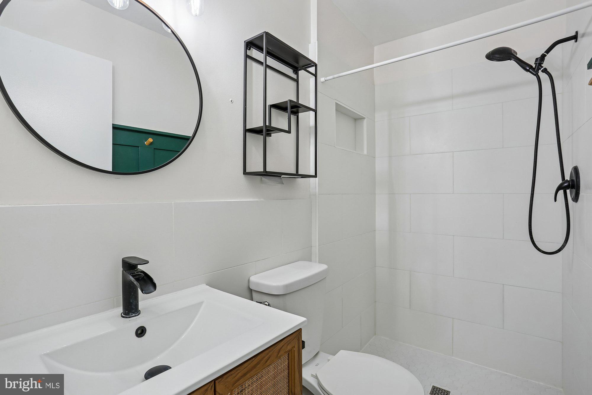 32 Oak Shade Road Gaithersburg, MD 20878 - Photo 17 of 30 Primary Bath