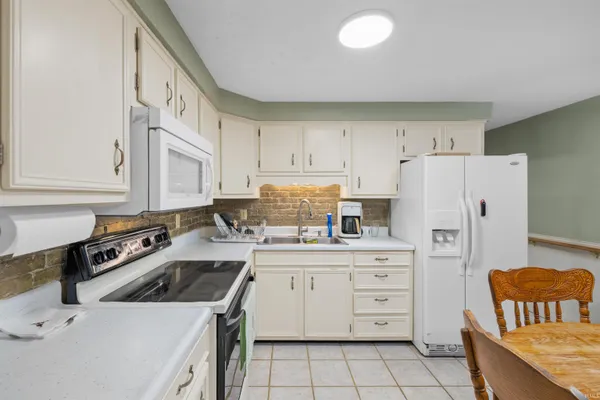 $239,900 | 5228 Camelot Drive, Fort Wayne, IN 46815