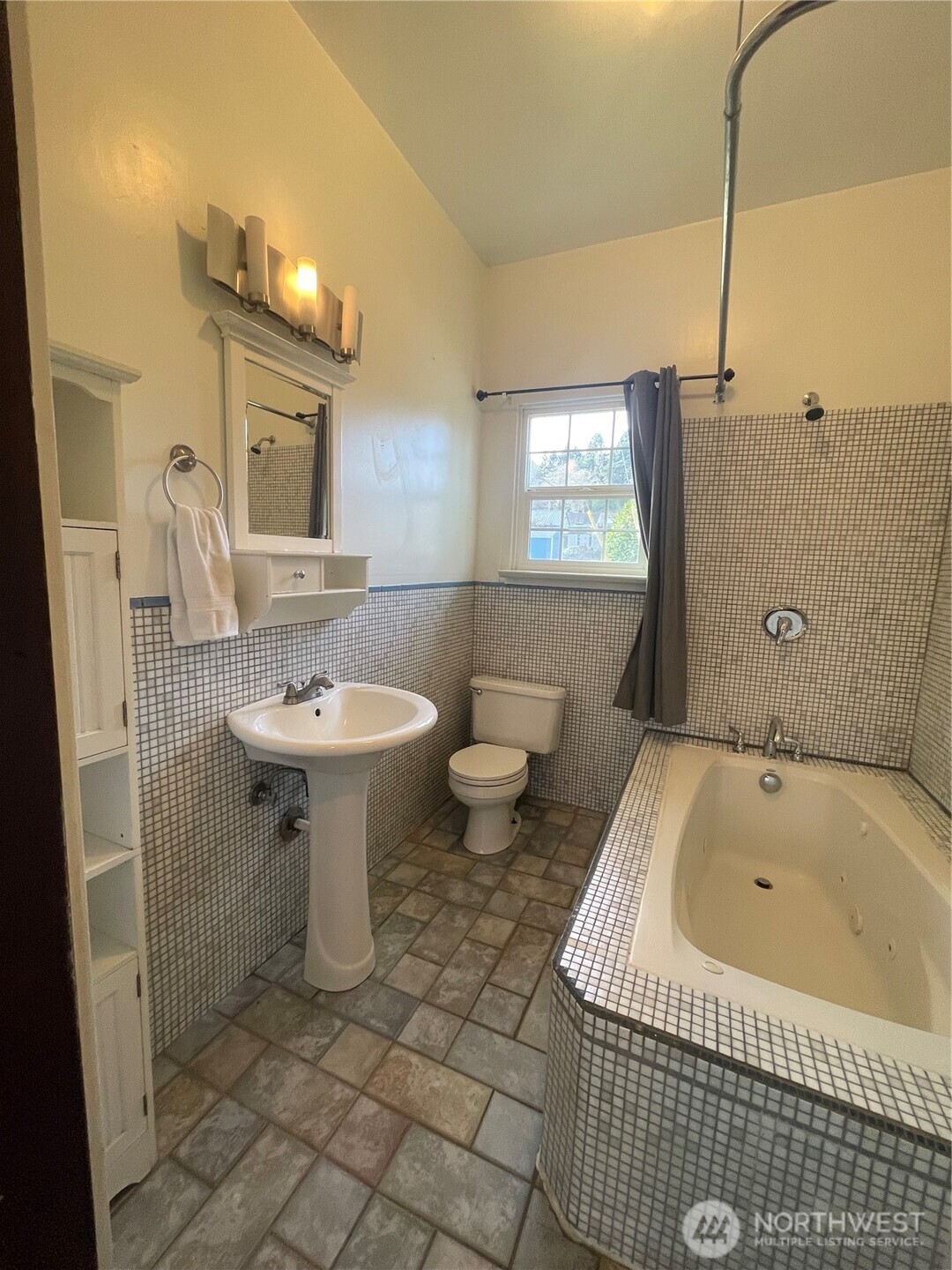 2101 Henkle Street Raymond, WA 98577 - Photo 11 of 18 a bathroom with a sink toilet and shower
