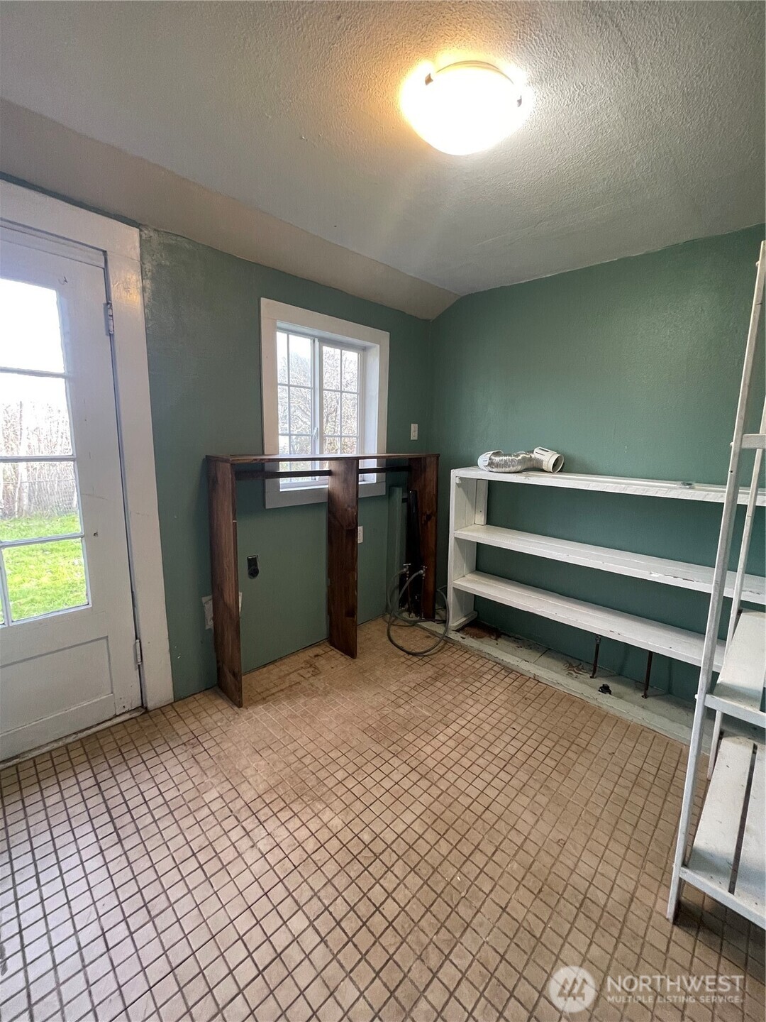 2101 Henkle Street Raymond, WA 98577 - Photo 18 of 18 a room with a window and a dresser