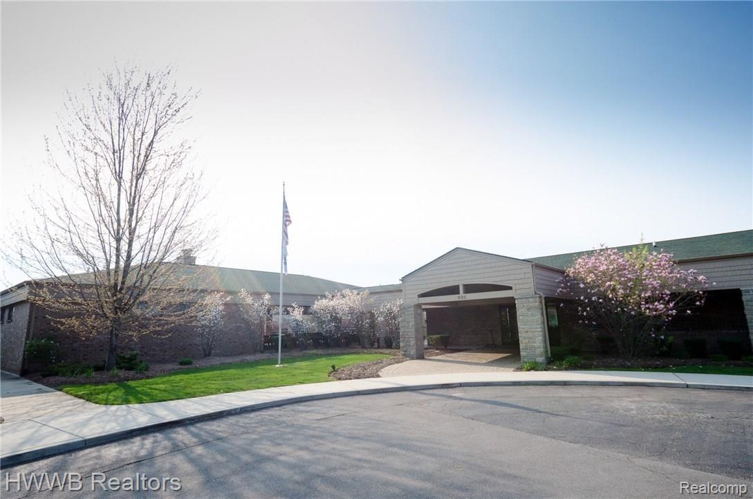 867 Augusta Drive Rochester, MI 48309 - Photo 31 of 34 FKR8QS_still_ch.jpg