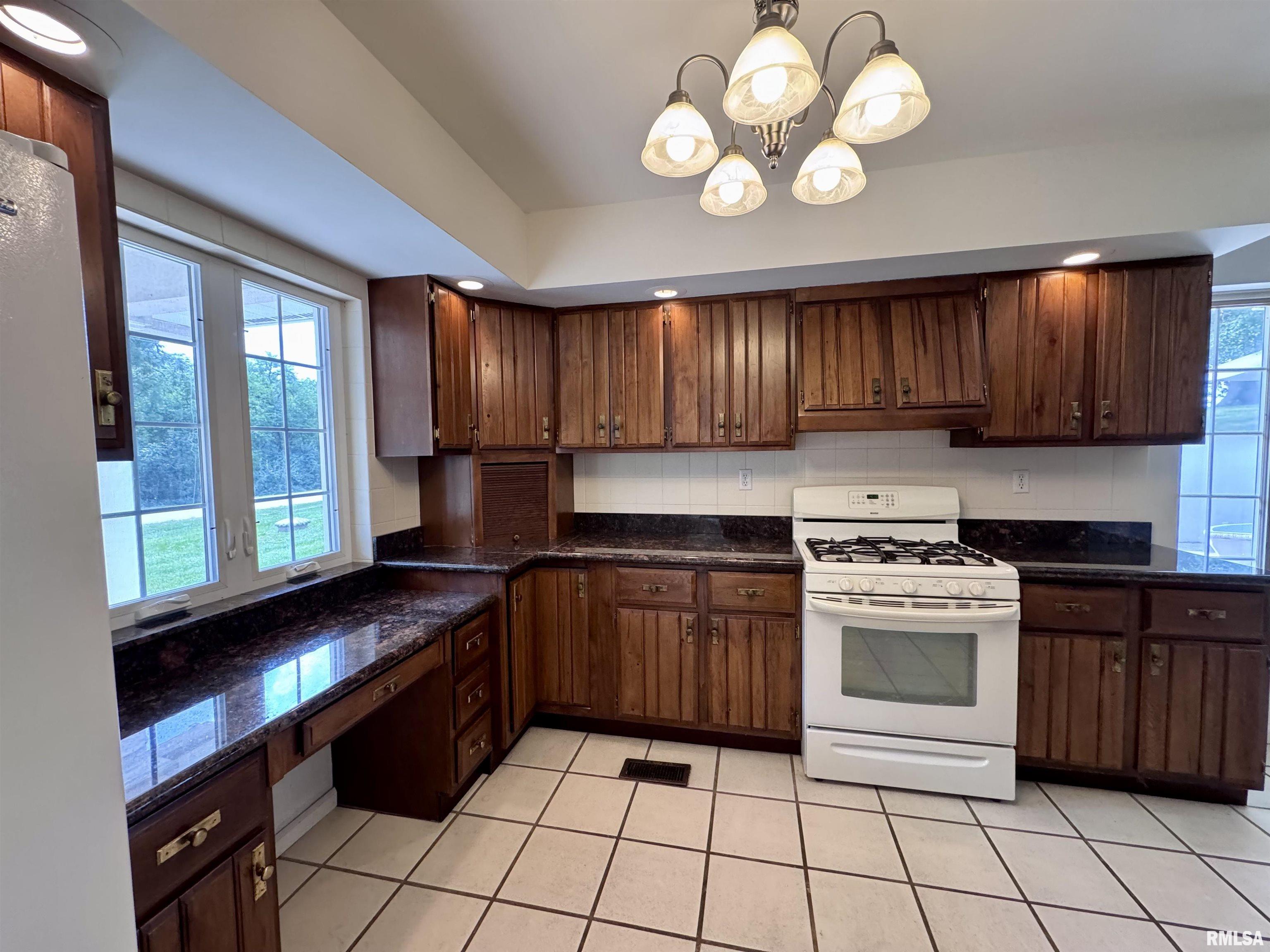 12740 North 1050th Road Macomb, IL 61455 - Photo 18 of 43 Gallery Image 18