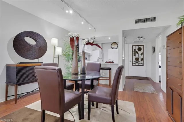 $179,900 | 1084 Forest Lakes Drive, Unit 7304, Naples, FL 34105