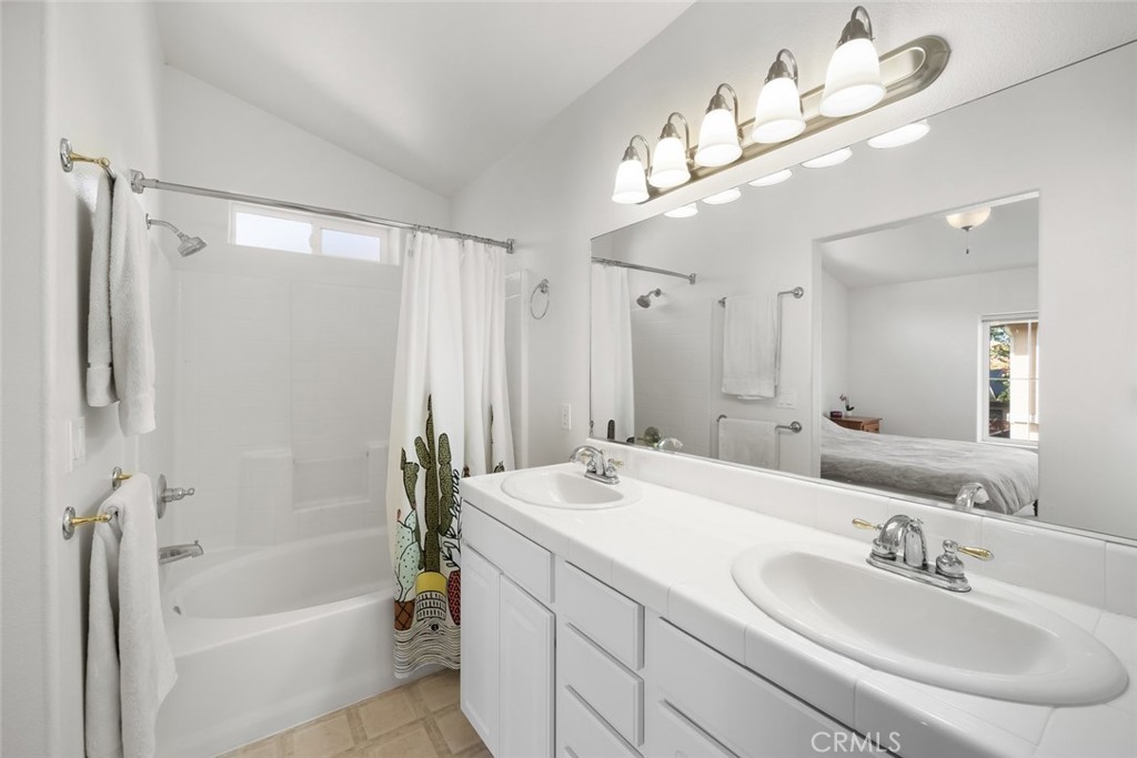 733 Cottage Lane Paso Robles, CA 93446 - Photo 20 of 47 a bathroom with a tub a sink and mirror