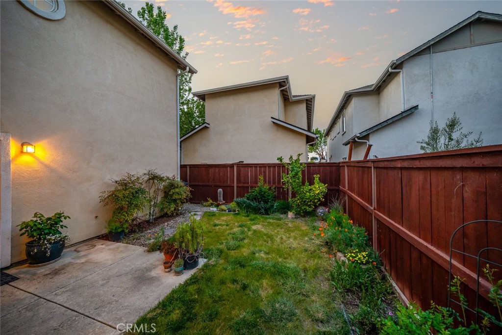 733 Cottage Lane Paso Robles, CA 93446 - Photo 36 of 47 a backyard of a house with lots of green space