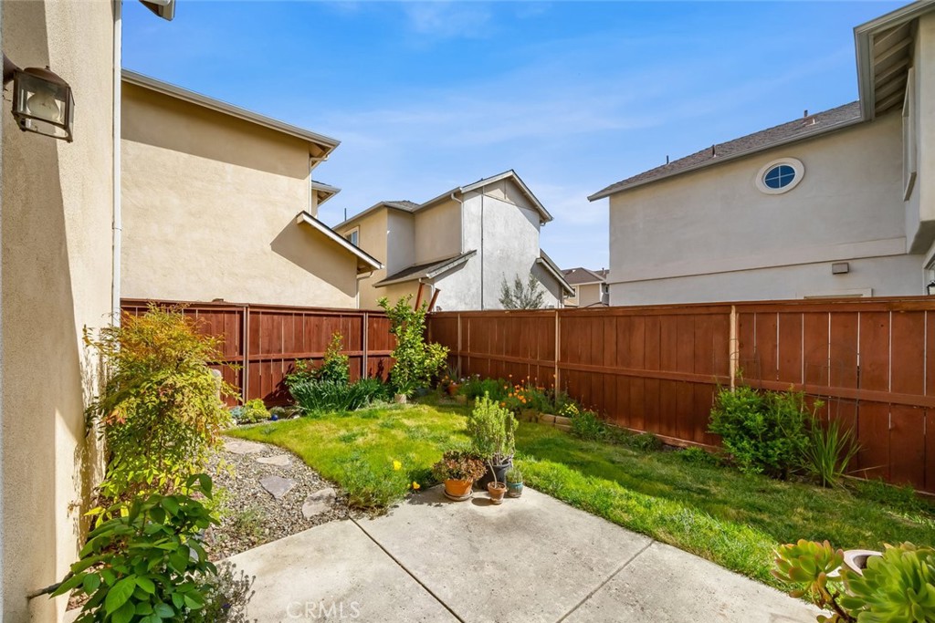 733 Cottage Lane Paso Robles, CA 93446 - Photo 9 of 47 a view of a back yard of the house