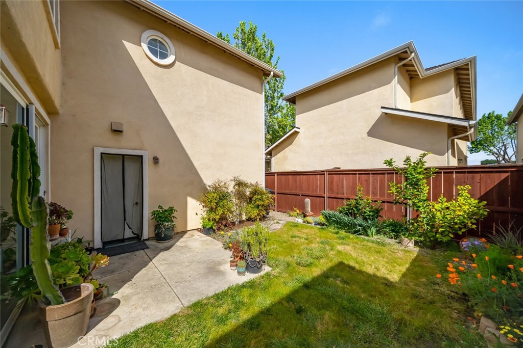 733 Cottage Lane Paso Robles, CA 93446 - Photo 10 of 47 a view of a house with backyard and garden