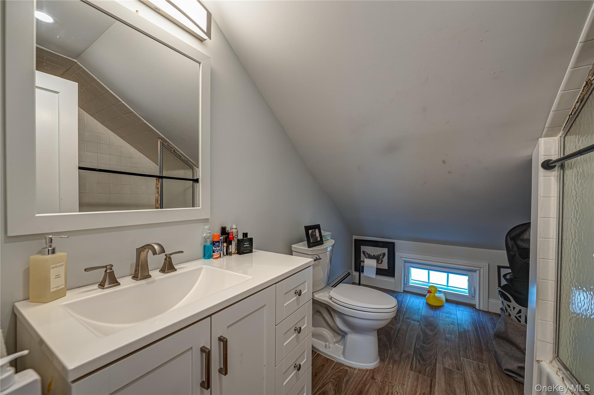 68 Nassau Road Huntington, NY 11743 - Photo 18 of 41 Third Floor Apartment - Full Bathroom