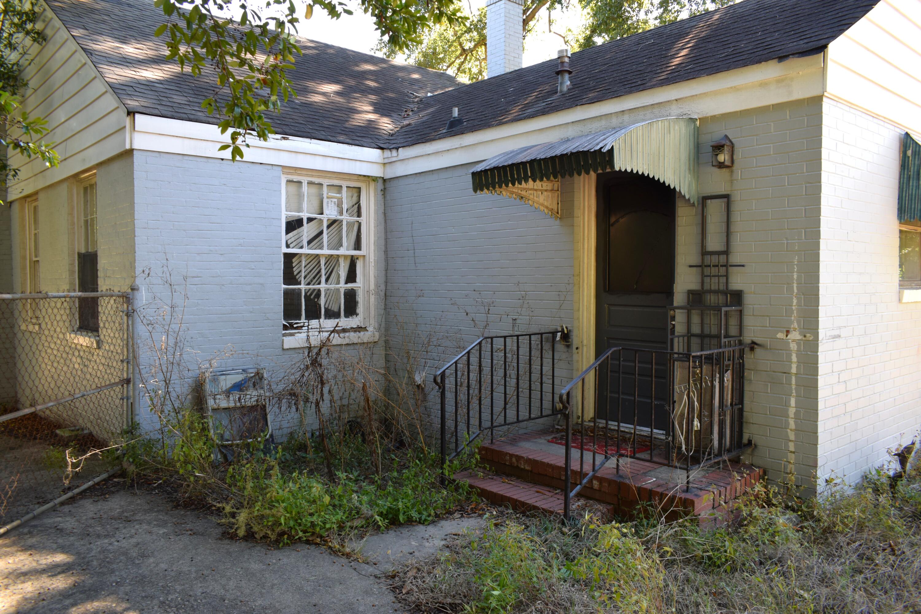 1437 Troupe Street Augusta, GA 30904 - Photo 2 of 17 DSC_0051