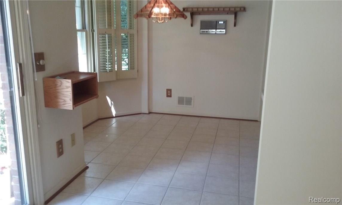 1223 Valley Circle, Unit 14 Rochester, MI 48309 - Photo 9 of 15 Valley Circle Breakfast Area.jpg