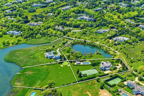 a view of a tennis court