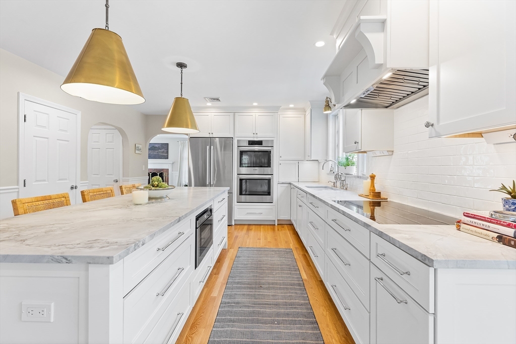 38 Thoreau Circle Beverly, MA 01915 - Photo 3 of 41