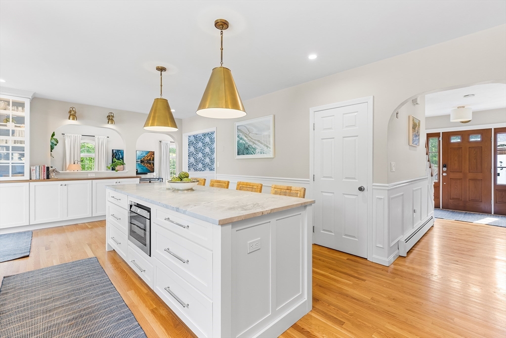 38 Thoreau Circle Beverly, MA 01915 - Photo 4 of 41