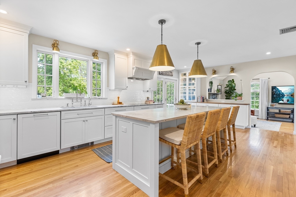 38 Thoreau Circle Beverly, MA 01915 - Photo 5 of 41