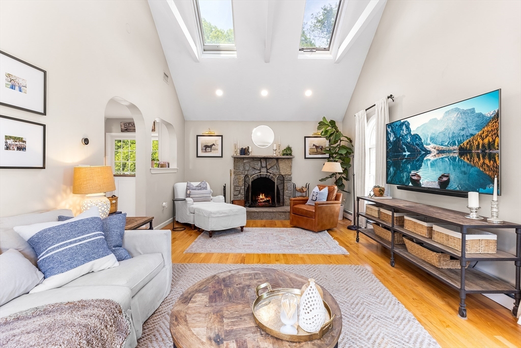 38 Thoreau Circle Beverly, MA 01915 - Photo 6 of 41