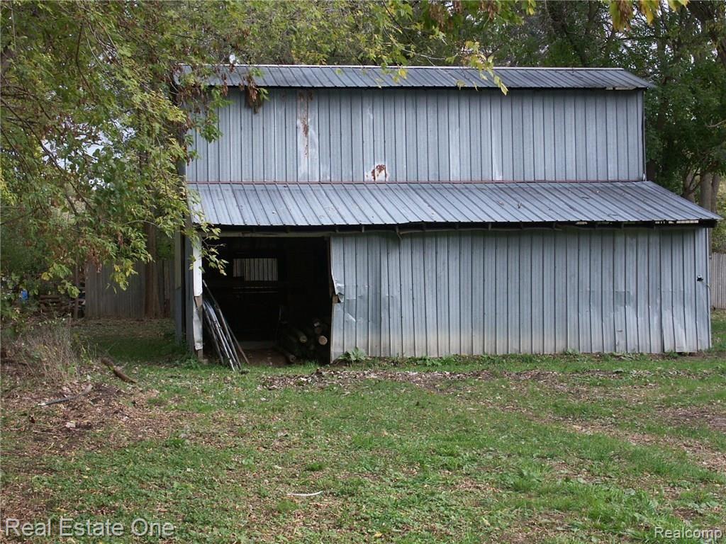 1250 Union Lake Road White Lake, MI 48386 - Photo 6 of 10